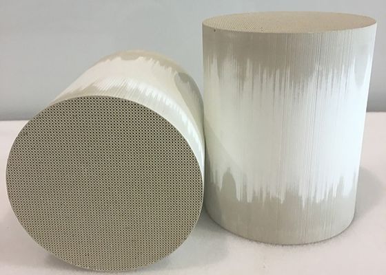 購入 High Catalyst Loading Three Way Catalytic Converter for IX35 Car Model with 300-800°C Temperature Range オンライン製造