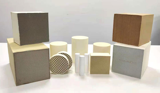 購入 低温の揮発有機化合物の取り外しの触媒400cpsiの静止した石油化学製品 オンライン製造