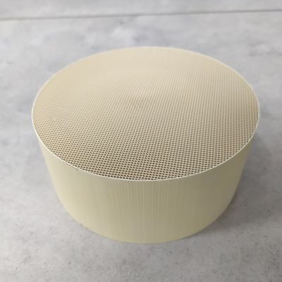 購入 ディーゼル機関のユーロのための多孔性の陶磁器プラチナ一枚岩的組織の触媒5ボルト オンライン製造